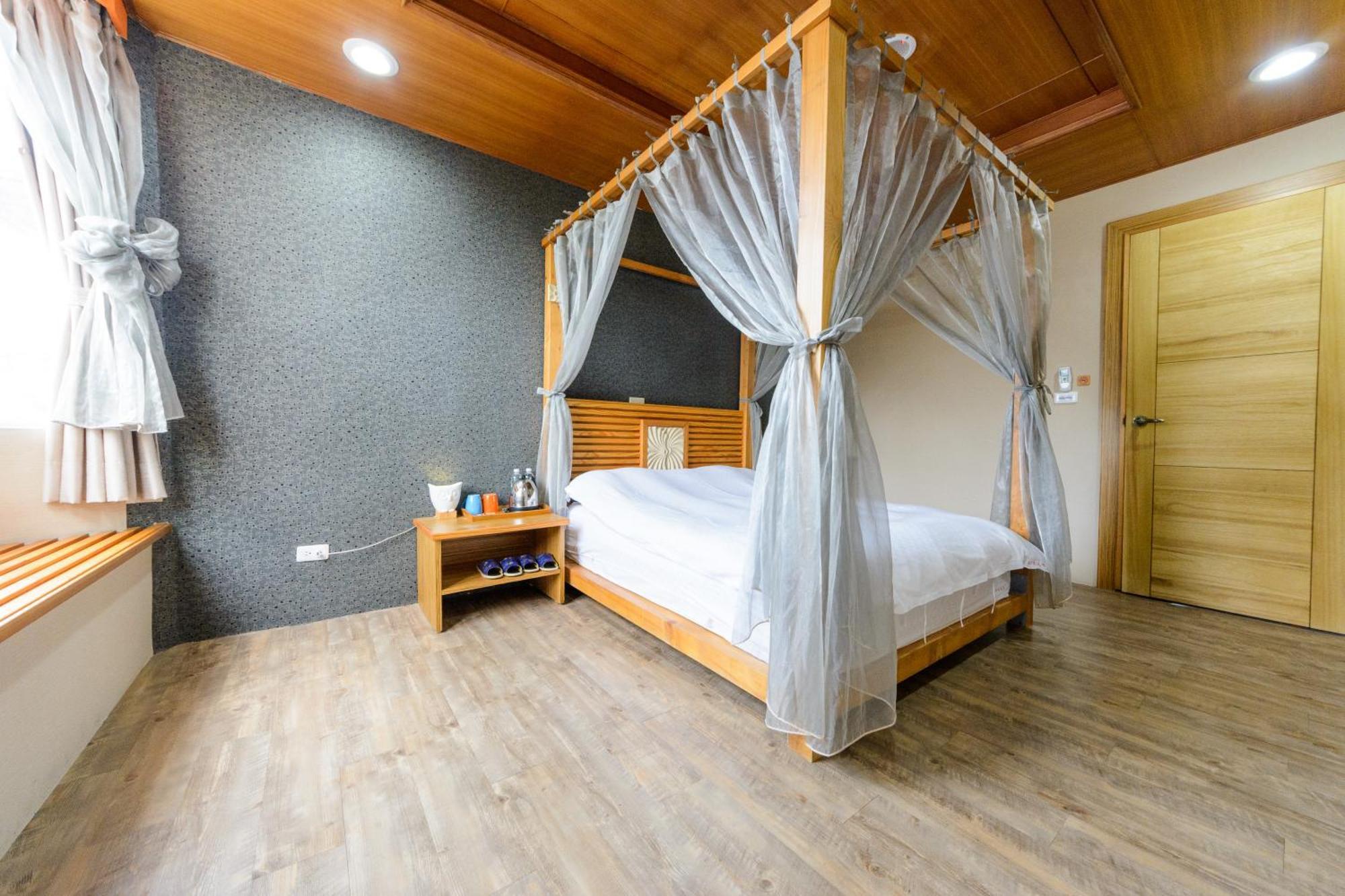 Bed and Breakfast Owl Castle Хуалянь Номер фото